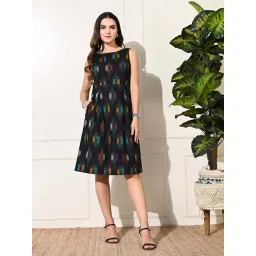 DECKEDUP Black Cotton Printed Shift Dress-picture-11