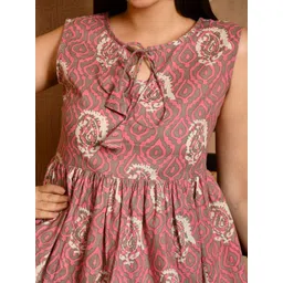 DECKEDUP Women Floral Printed Cotton Peplum Top image 2