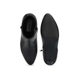 Delize Black Solid Heeled Boots image 5