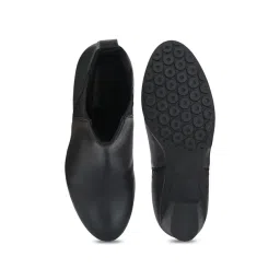 Delize Women's Black Chelsea Boots image 3
