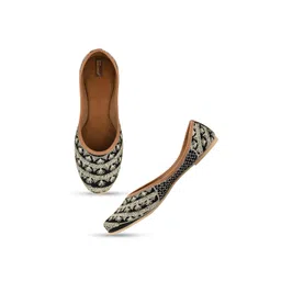 DESI COLOUR Embroidered Ethnic Mojaris-picture-33