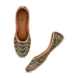 DESI COLOUR Women Black Embellished Ethnic Mojaris Flats-picture-22