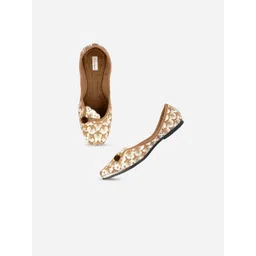 DESI COLOUR Women Embellished Ethnic Mojaris-picture-32