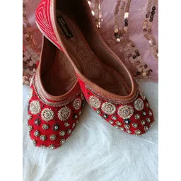 DESI COLOUR Women Embellished Ethnic Mojaris-picture-25