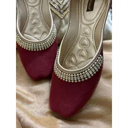DESI COLOUR Women Embellished Ethnic Mojaris Flats-picture-37