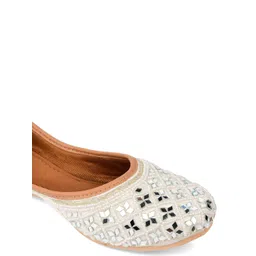 DESI COLOUR Women Embellished Ethnic Mojaris image 5