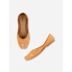 DESI COLOUR Women Ethnic Embellished Mojaris-picture-16