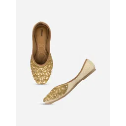 DESI COLOUR Women Ethnic Embellished Mojaris-picture-20