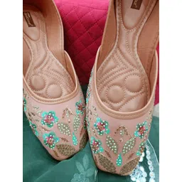 DESI COLOUR Women Ethnic Embellished Velvet Mojaris-picture-15