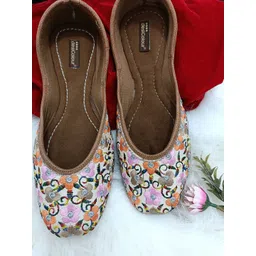 DESI COLOUR Women Ethnic Embroidered Mojaris-picture-37