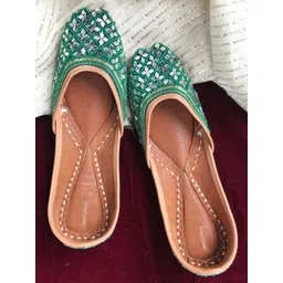 DESI COLOUR Women Green Ethnic Embellished Mojaris Flats-picture-32