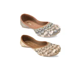 DESI COLOUR Women Pack Of 2 Embellished Ethnic Mojaris-picture-32