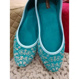 DESI COLOUR Women Woven Design Embellished Mojaris-picture-29