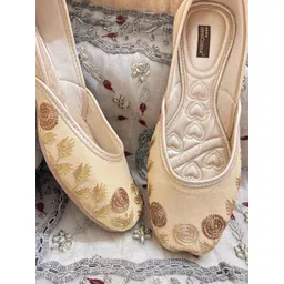DESI COLOUR Women Woven Design Embellished Mojaris Flats With Embroidered-picture-15
