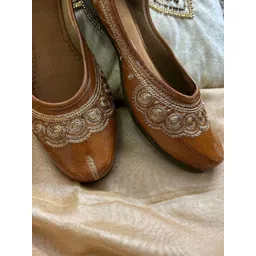 DESI COLOUR Women Woven Design Ethnic Embellished Mojaris Flats-picture-21