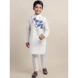 DEVOILER Boys Ethnic Motifs Panelled Dupion Silk Kurta with Pyjamas-picture-39