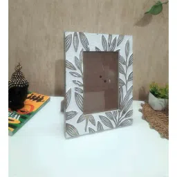 White & Gold Mango Wood Table Photoframe by Disoo Fashions-picture-39