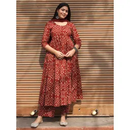 DIVASTRI Bandhani Printed Regular Kurta With Trousers & Dupatta-picture-13