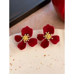 DIVASTRI Floral Studs Earrings image 5