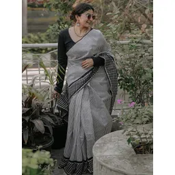 DIVASTRI Striped Block Print Saree-picture-24