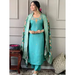 DIVASTRI Women Floral Embroidered Cotton Kurta with Trousers & Dupatta-image-1