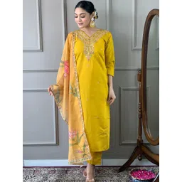 DIVASTRI Women Paisley Embroidered A-Line Kurta with Trousers & Dupatta-picture-22