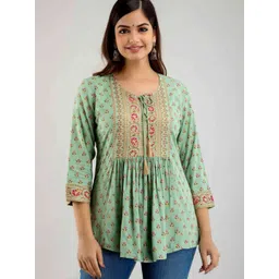 DMP EXPORT Women Floral Printed Tie-Up Neck Empire Top-picture-10