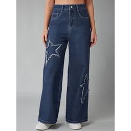 DOLCE CRUDO Women Wide Leg High-Rise Mildly Distressed Light Fade Jeans-picture-40