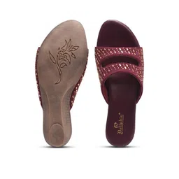Dollphin Maroon Embellished Leather Wedge Heels image 5