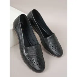 Dollphin Women Mojaris Flats-picture-35