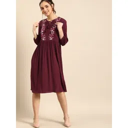 DressBerry Bohemian Embroidered Tie-Up Neck Crepe A-Line Dress-picture-24