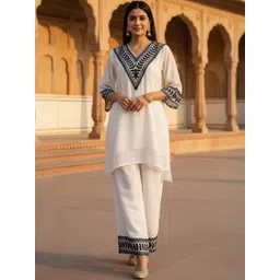 DWIJA FASHION Women Ethnic Motifs Embroidered Regular Thread Work Kurta with Trousers-picture-32