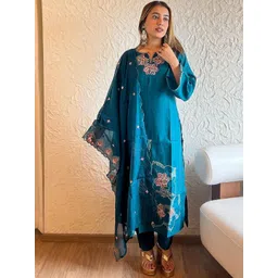 DWIJA FASHION Women Floral Embroidered Kurta with Trousers & Dupatta-picture-20