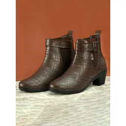 El Paso Brown Textured Block Heeled Boots-picture-21