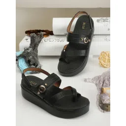 Elle Women's Black Toe Ring Sandals-picture-30