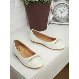 Elle Women's White Flat Ballets image 1