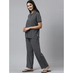 Enamor Women Black & White Printed Night suit image 3