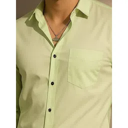 encore by INVICTUS Men Slim Fit Solid Spread Collar Casual Shirt image 5