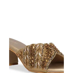 ERIDANI Women Embellished Ethnic Block Sandals image 5