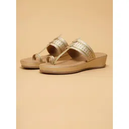 ERIDANI Women Embellished Ethnic Flatform Sandals-picture-22