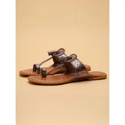 ERIDANI Women Embellished Ethnic One Toe Flats with Tassels-picture-21