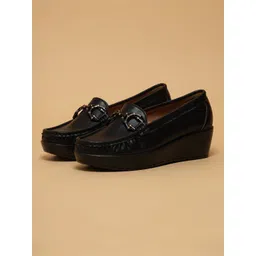 ERIDANI Women Textured Round Toe Loafers-picture-31