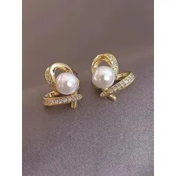 Estailo fashion Gold Plated Artificial Stones Studded And Beaded Heart Shaped Studs-image-9