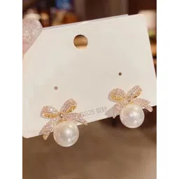 Estailo fashion Gold-Plated Perky Pearls Bow Contemporary Studs image 2
