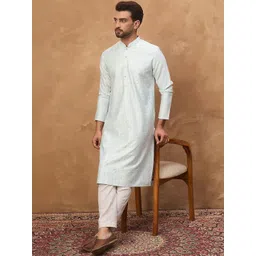 Ethnic Bay Men Embroidered Thread Work Kurta image 4