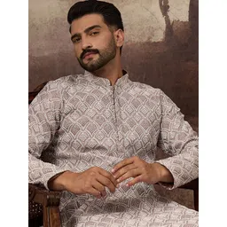 Ethnic Bay Men Mandarin Collar Embroidered Sequinned Kurta-image-35