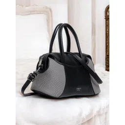 Exotic Swagger Shoulder Bag with Tasselled-picture-22