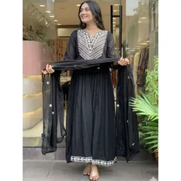 Fabinn Women Ethnic Motifs Embroidered Regular Thread Work Kurta with Trousers & With Dupatta-picture-35