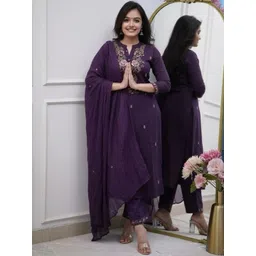 Fabinn Women Floral Embroidered Regular Thread Work Kurta with Trousers & With Dupatta-picture-24