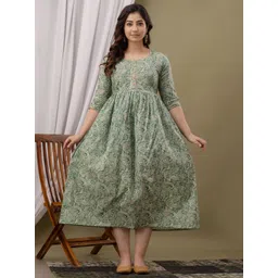 FACON GRAVIDA Paisley Printed Gathered or Pleated Maternity Fit and Flare Midi Dress-picture-49